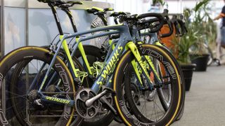 Tinkoff was sponsored by FSA for drivetrains last year. No sign of that this year, though the cockpit components remain from the Italian brand
