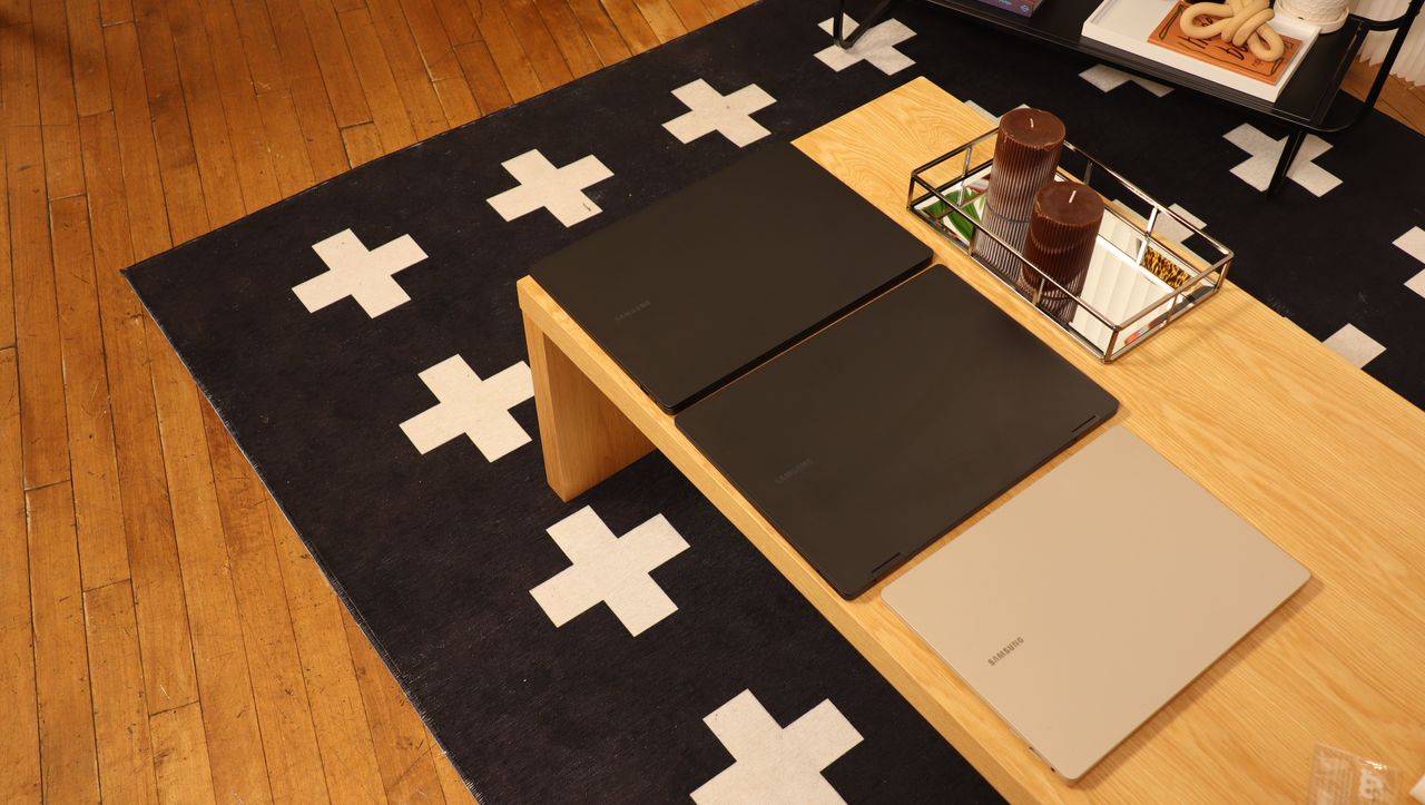 Three Samsung Galaxy Book3 sat next to each other on a wooden table