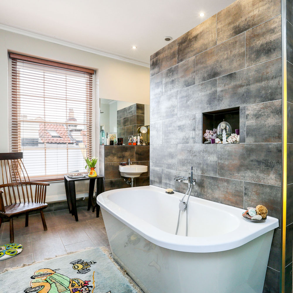 bathroom with white bathtub