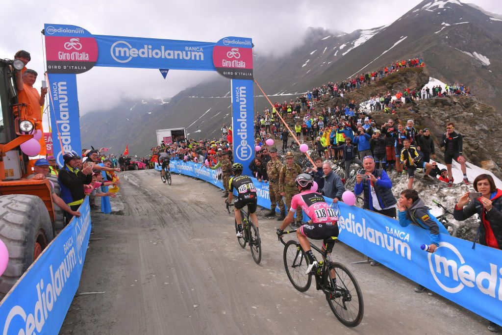 Simon Yates tumbled out of the maglia rosa