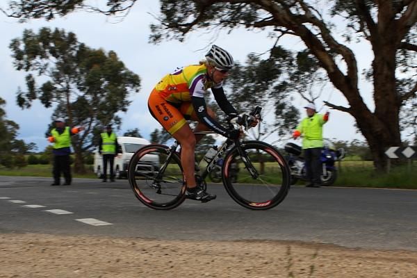 Sally Robbins (Bundaberg Sugar) leads around a corner
