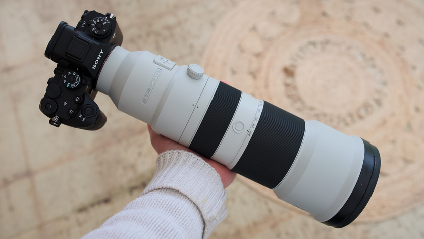 Sony FE 400-800mm F6.3-8 G OSS indoors