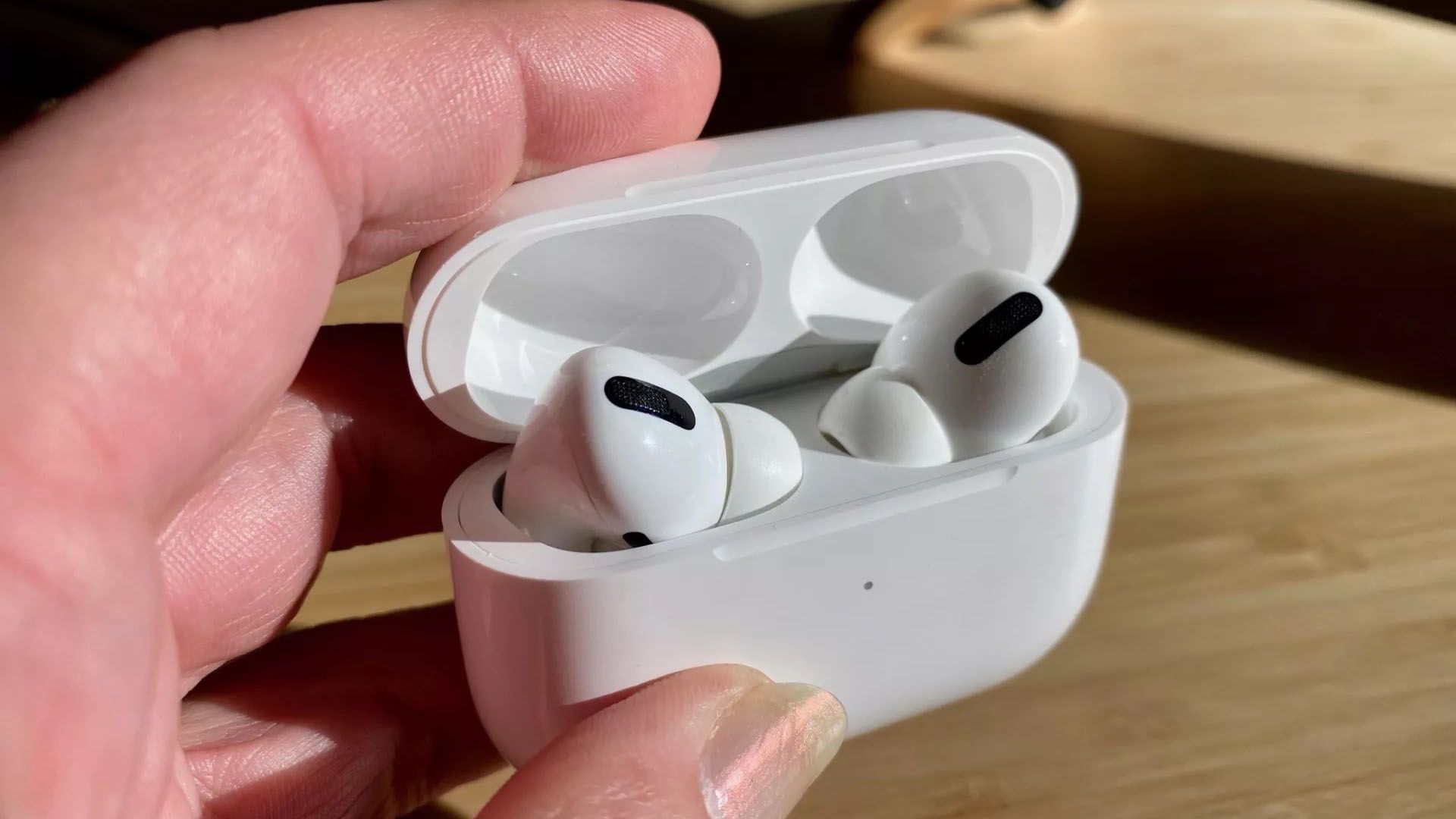 Newly Released AirPods Pro 2 Firmware Release Fixes Unknown Earbuds ...