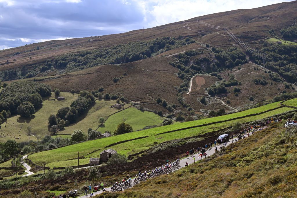 PICON BLANCO BURGOS SPAIN SEPTEMBER 07 A general view of the peloton climbing to the Portillo de Lunada 1350m during the La Vuelta 79th Tour of Spain 2024 Stage 20 a 172km stage from Villarcayo to Picon Blanco 1491m UCIWT on September 07 2024 in Picon Blanco Burgos Spain Photo by Tim de WaeleGetty Images
