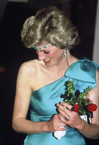 Diana's emerald choker-turned-headband