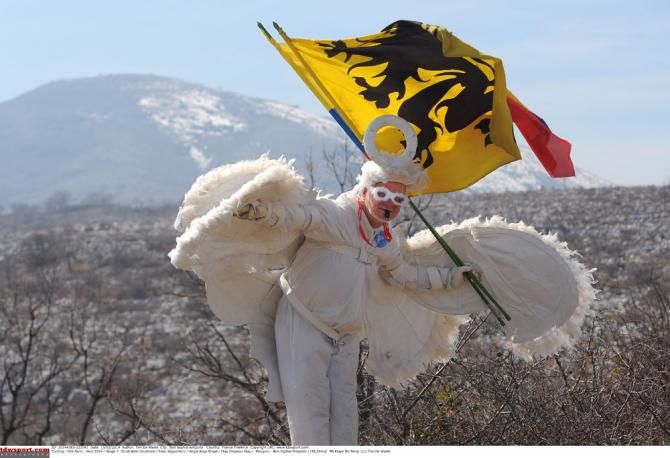 A Flemish fan dresses up for the ocassion