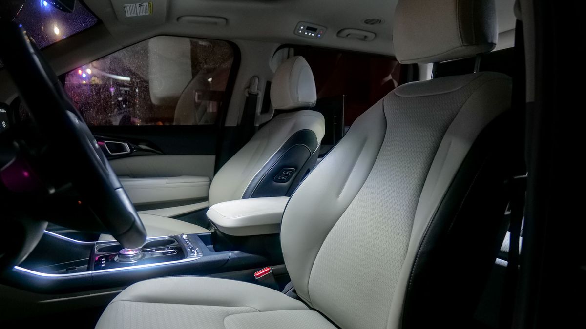 2025 Kia Carnival Hybrid SX Prestige test drive.