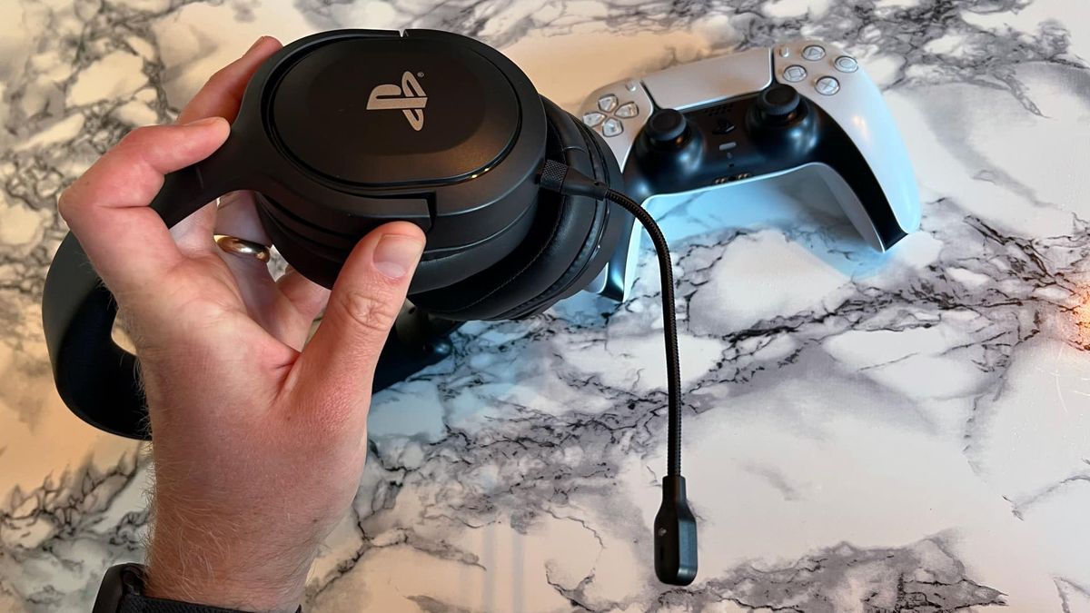 Trust Forta gamingheadset mot marmorerat bord