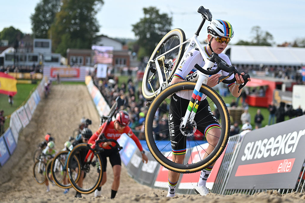 Superprestige Ruddervoorde: Fem van Empel on her way to sixth