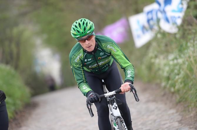 A Europcar rider borrows the one-glove technique from Greg Van Avermaet