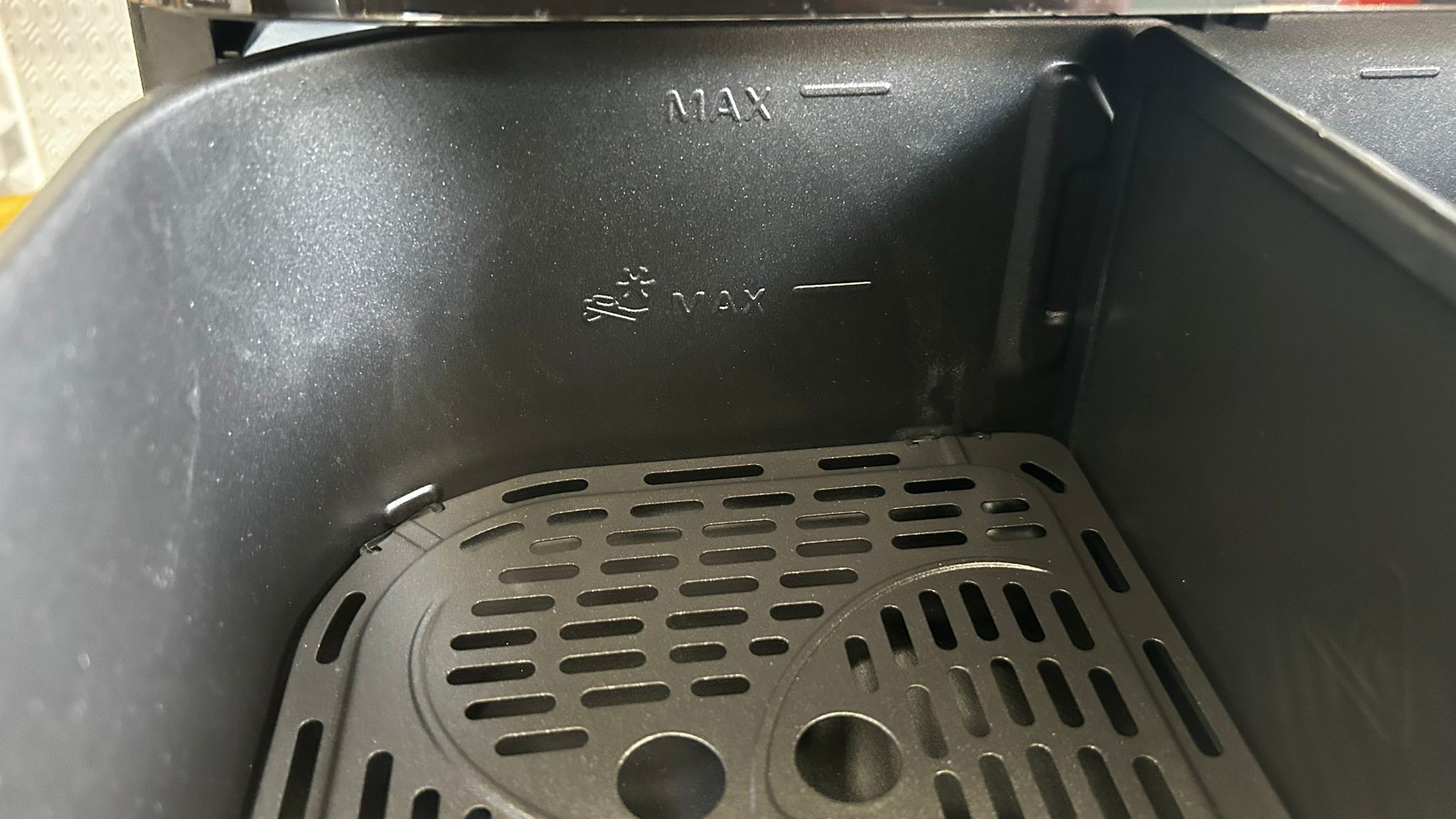 Max fill line in Philips 1000 Series Dual Basket Air Fryer