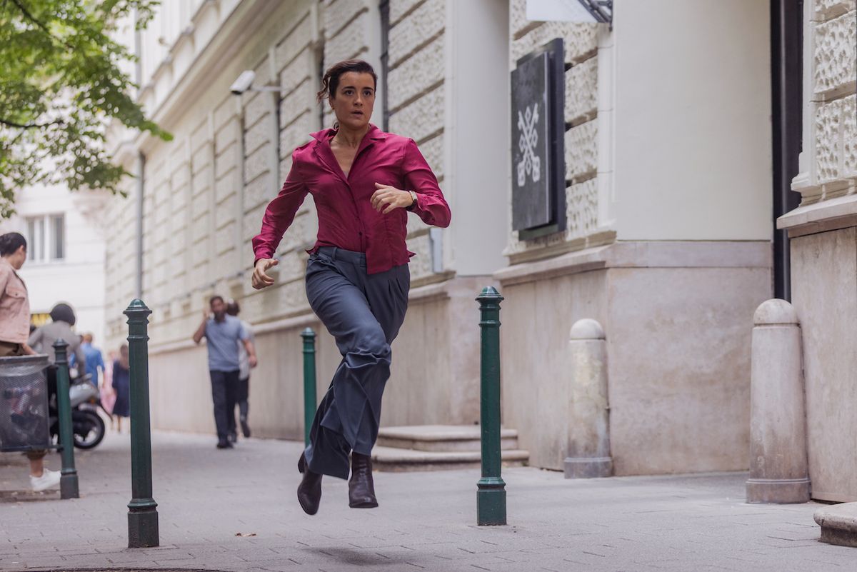 Ziva David running down street in NCIS: Tony &amp; Ziva