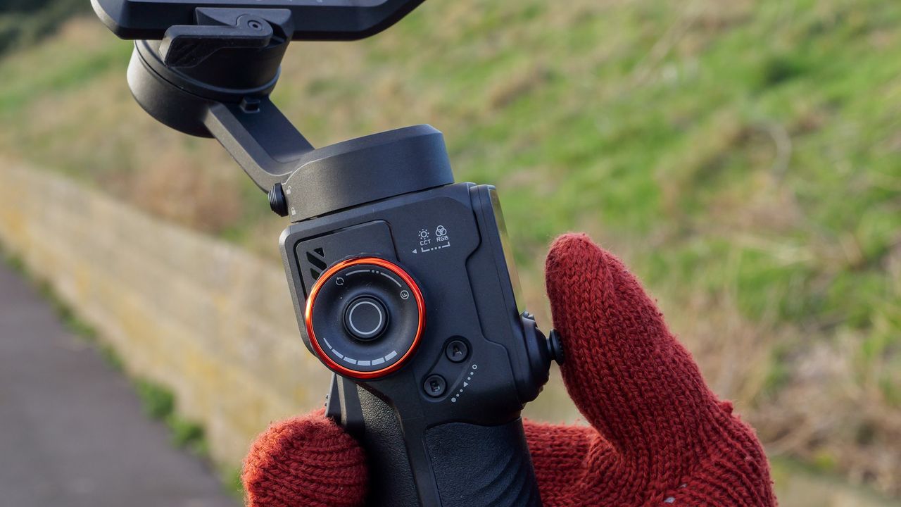 Hohem iSteady M7 smartphone stabilizer
