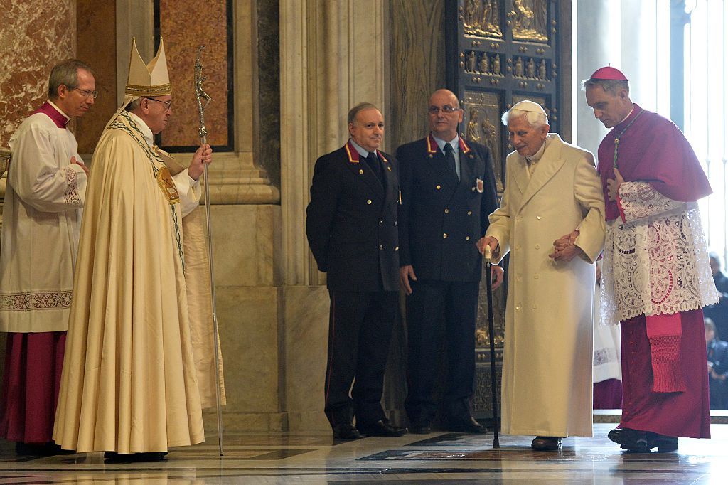 Pope Francis formally starts his Holy Year of Mercy