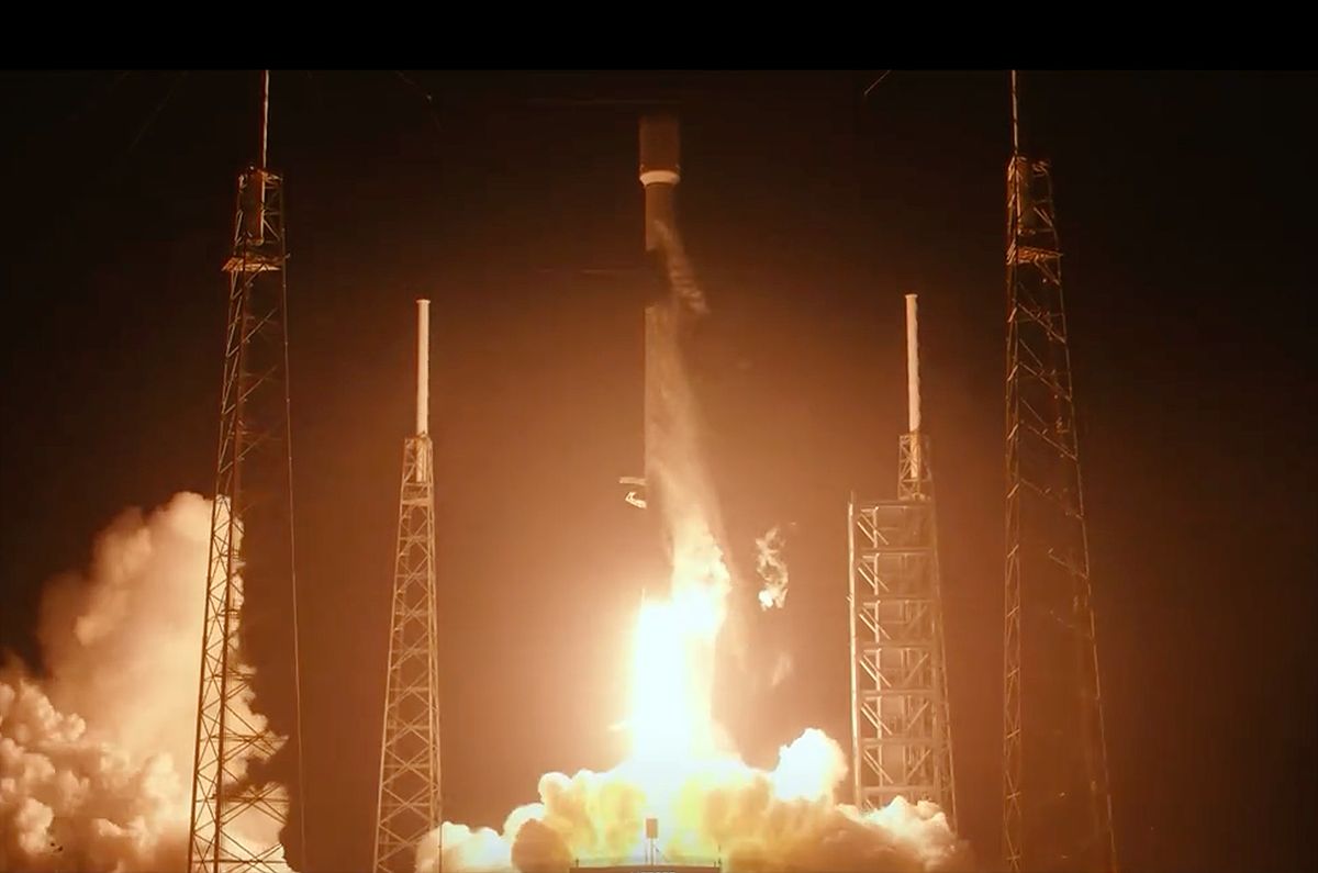SpaceX lanzó 22 satélites Starlink en su misión número 70 este año