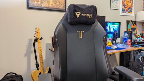 secretlab titan pret