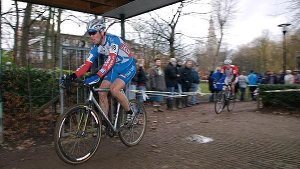 Wells enters the stadium at Diegem.