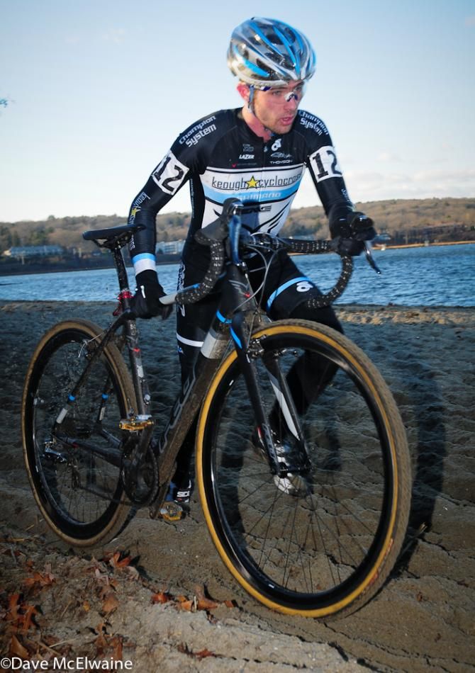 Nick Keough (Keough Cyclocross) running the beach late in the race