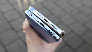 iPhone 12 Pro Max vs Samsung S21 Ultra