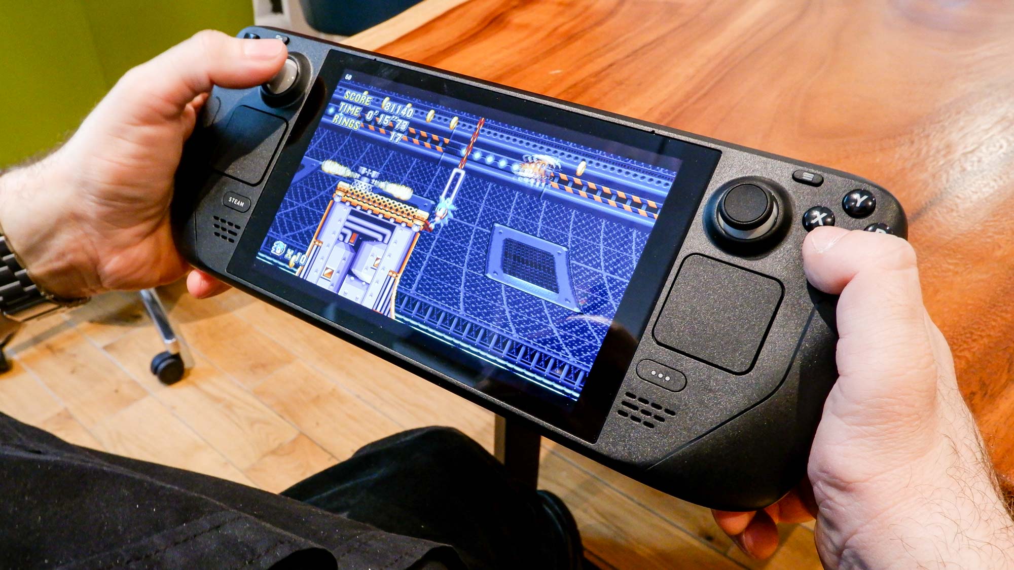 Steam Deck portátil jugando Sonic