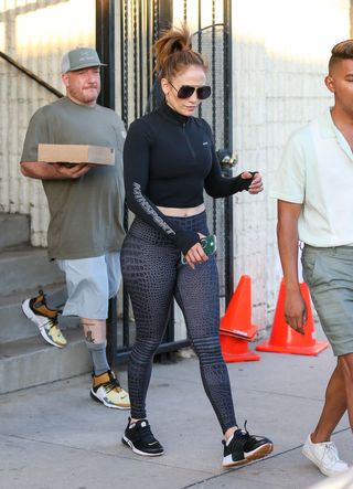 J Lo going to the gym in patterned gym leggings