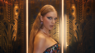 Taylor Swift in Bejeweled music video