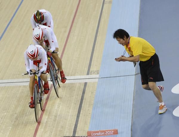China set a time of 3:26.049 in qualifying