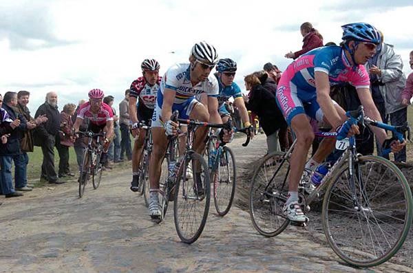 Alessandro Ballan (Lampre-Fondital) leads Tom Boonen (Quick.Step) and Fabian Cancellara (CSC) around a corner on the cobbles