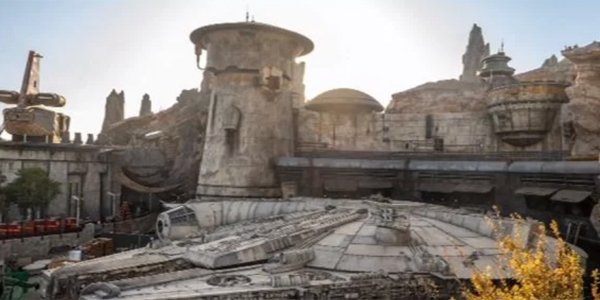 Disneyland Galaxy&#039;s Edge Millenium Falcon: Smuggler&#039;s Run Official screenshot