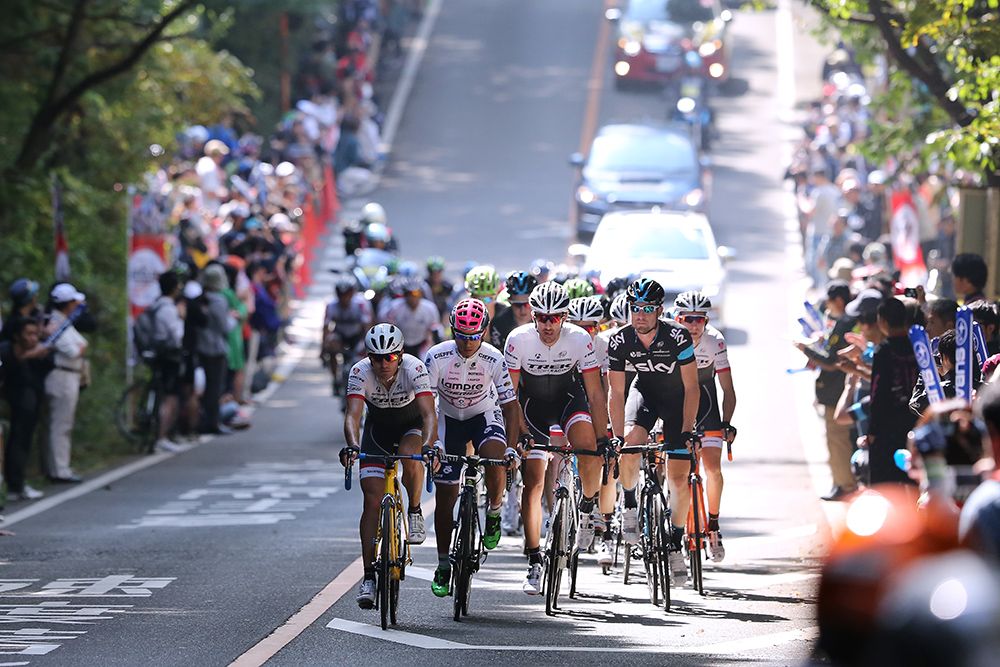 The peloton thinned out on the selective course