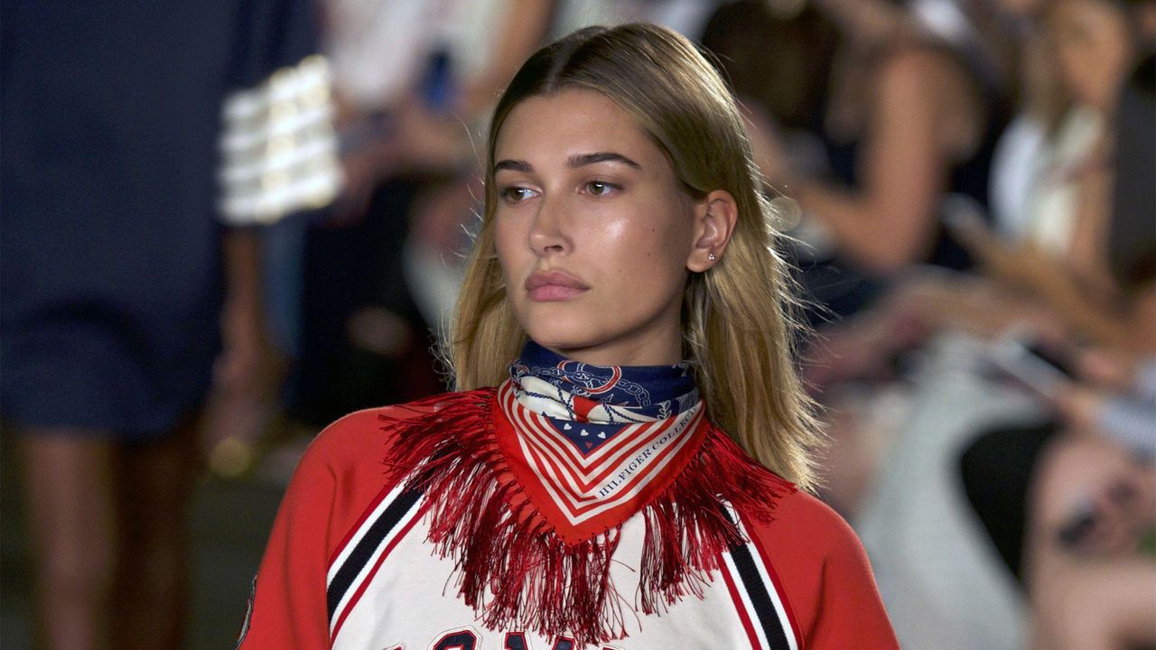 Hailey Baldwin Tommy Hilfiger SS17