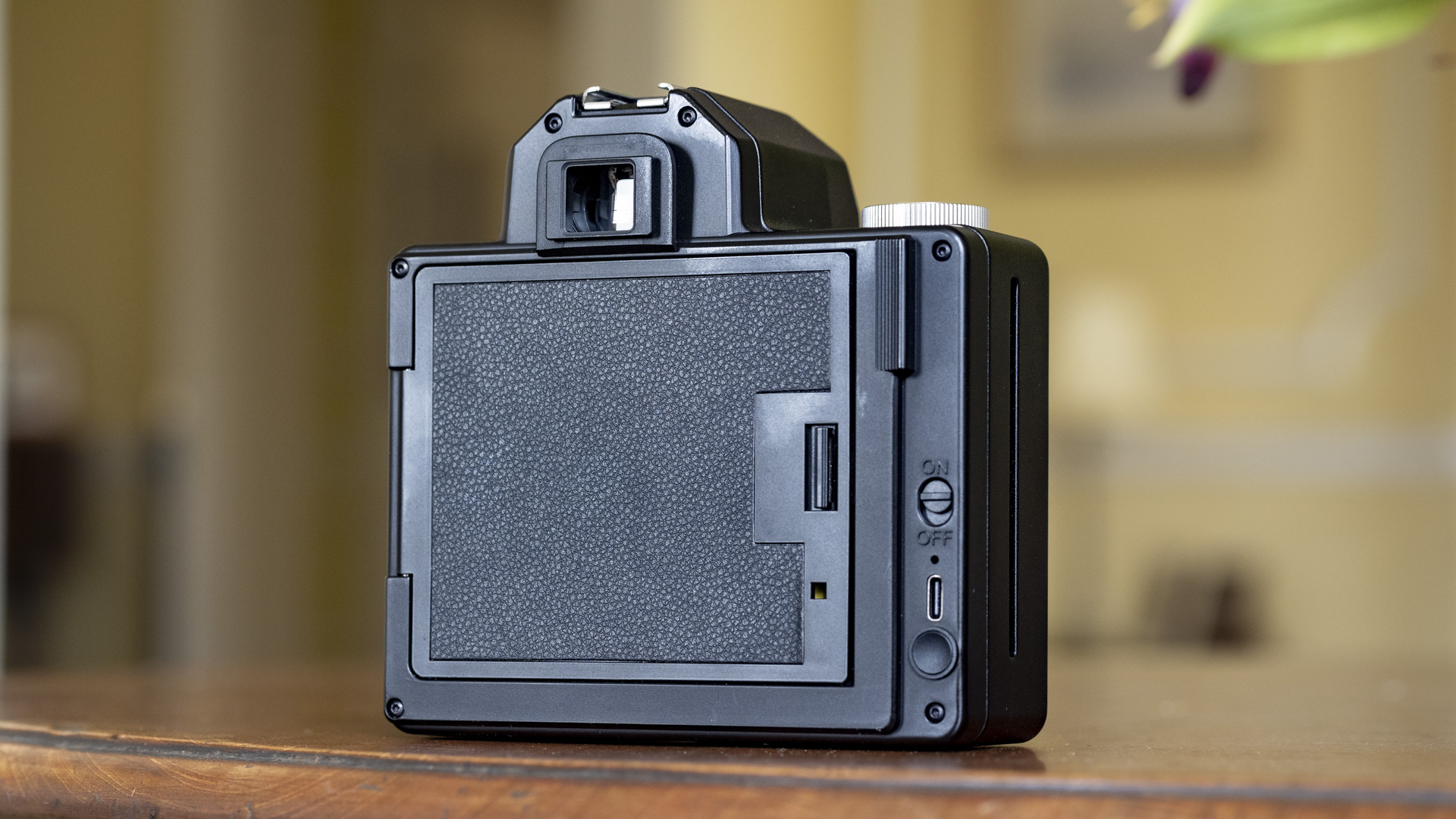 Rear of the Nons SL660 instant camera