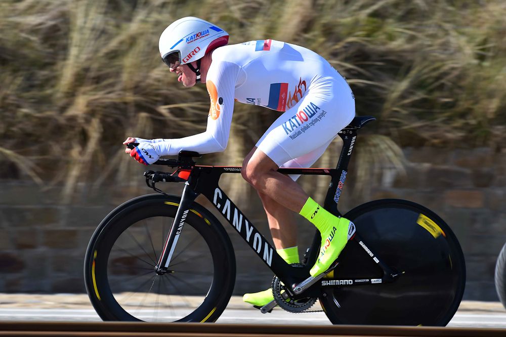 Alexander Kristoff (Katusha) in the leader's jersey.