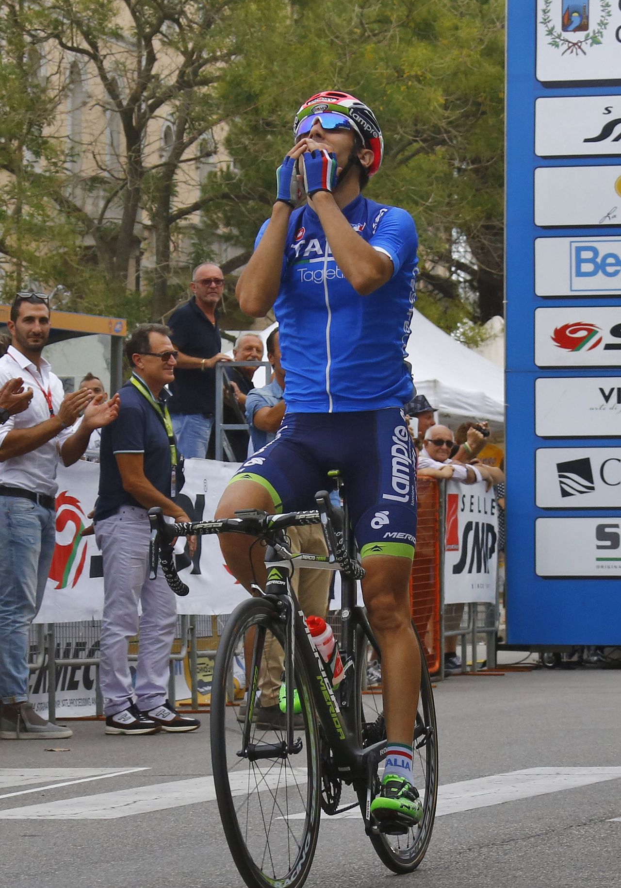 Ulissi soaks it all in