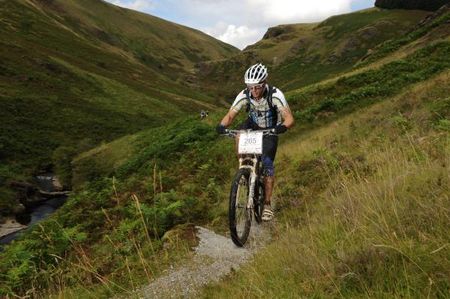 The final &ndash; but long &ndash; singletrack surge of the day&rsquo;s linking stage down the Doethie Valley trail.