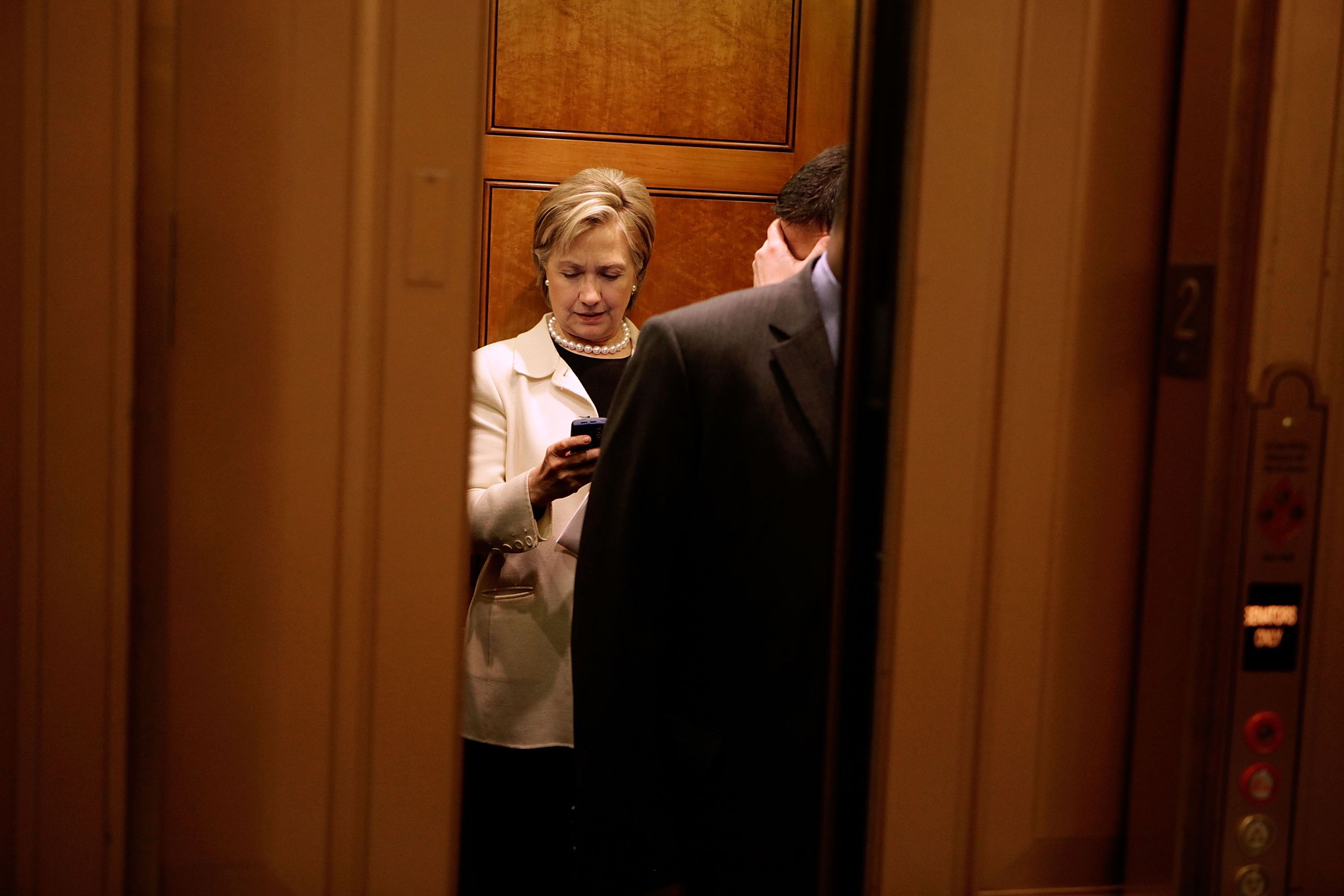Hillary Clinton Computer Hillary Clinton didn't know how to check her email on a computer in ...