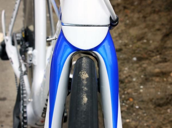 The scissor-type front brake is well hidden behind the fork crown.