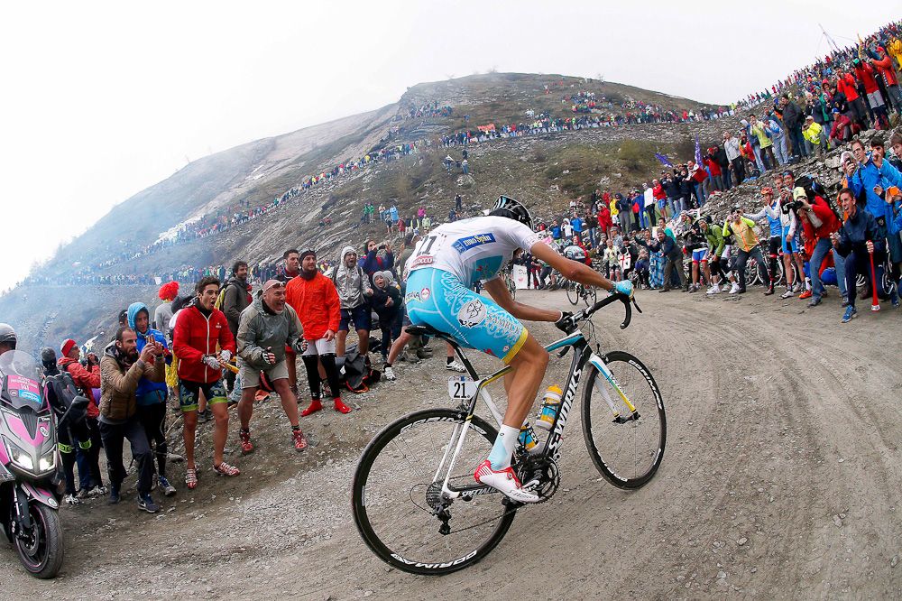 Aru digs deep on the dirt climb.