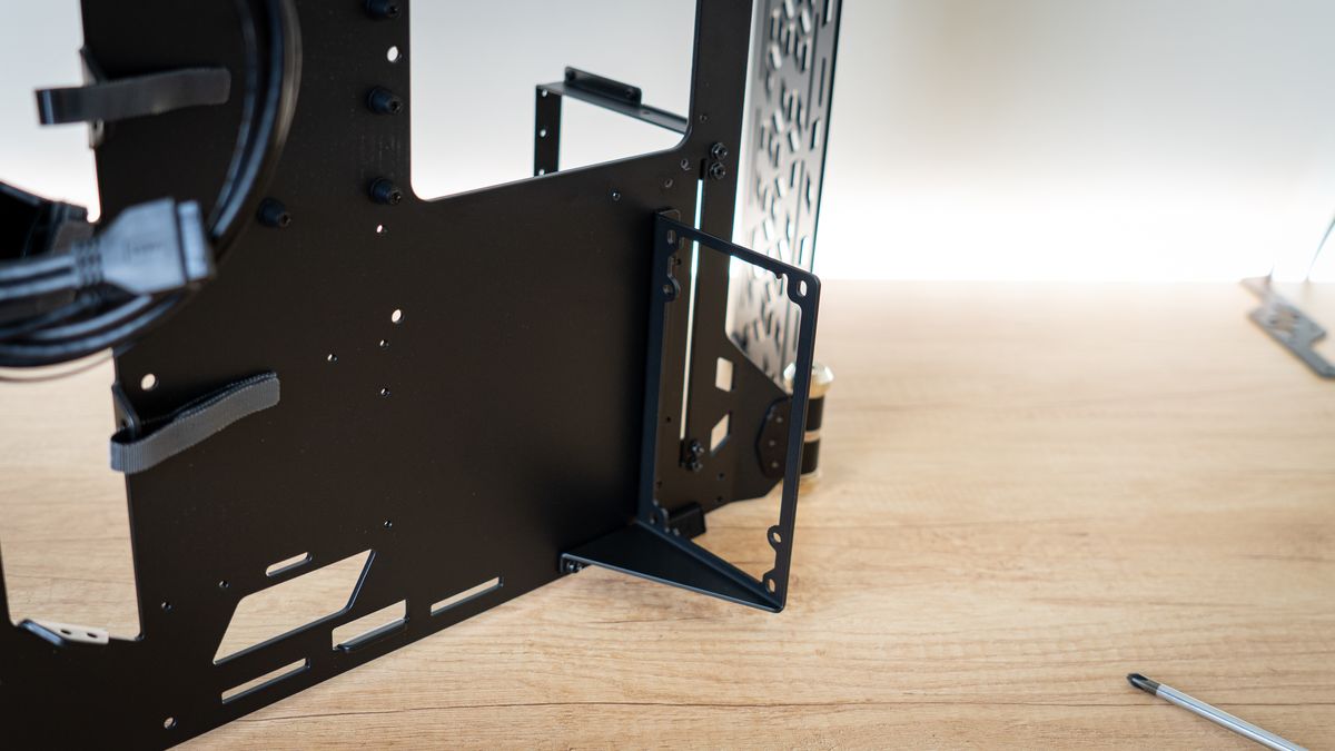 Cooler Master MasterFrame 700