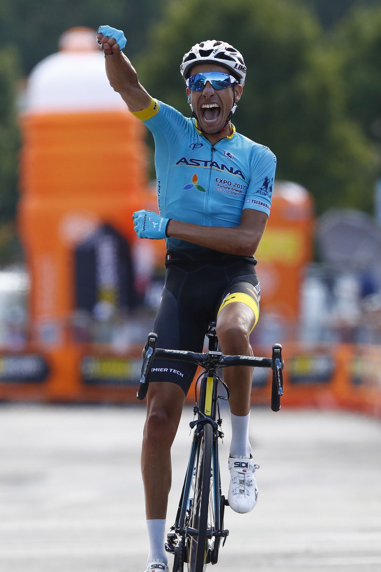 Fabio Aru celebrates a national title