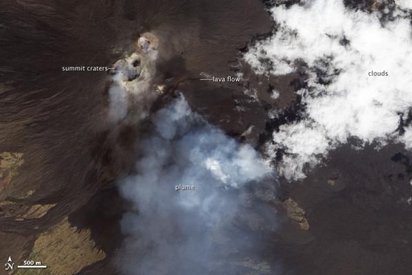 etna-erupting-110916-02