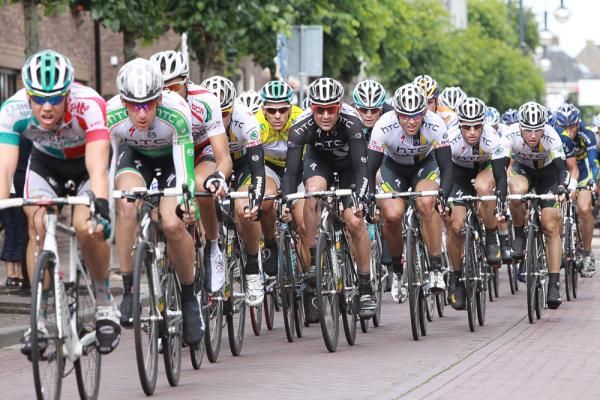 Race leader Philippe Gilbert (Omega Pharma-Lotto) stays near the front of the peloton.