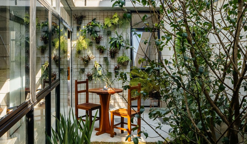 6 tricks to make a small outdoor dining space feel bigger | Livingetc