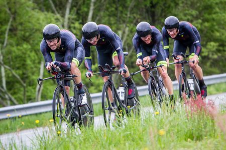 The Hincapie team on the way in for the win