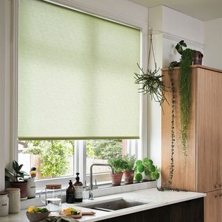 How to measure for roller blinds with green kitchen blind
