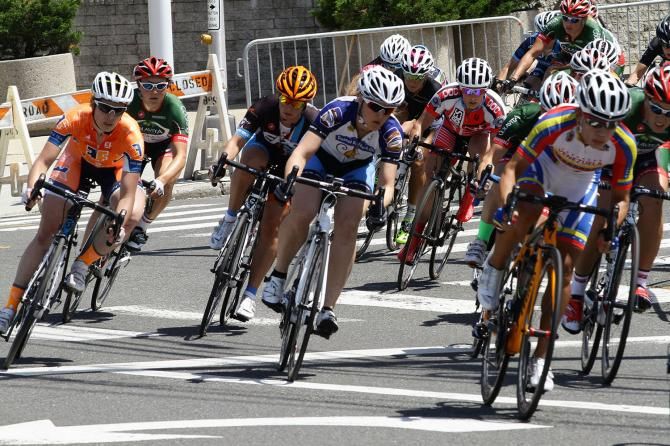 Ladies round the second turn.