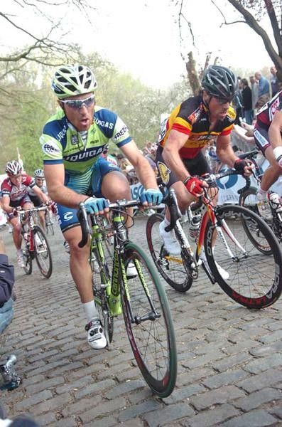 Luca Paolini (Liquigas) climbs the Kemmel