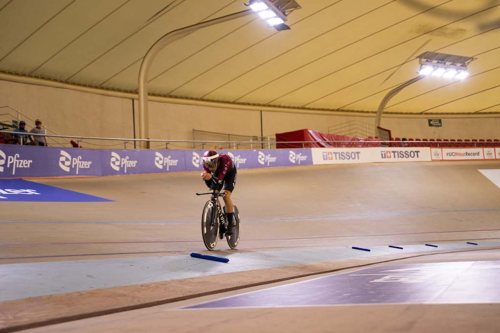 Alex Dowsett during his UCI Hour Record attempt on November 3, 2021 at the at Aguascalientes velodrome in Mexico