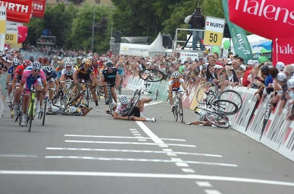 Tour de Suisse stage four finish crash sequence #7