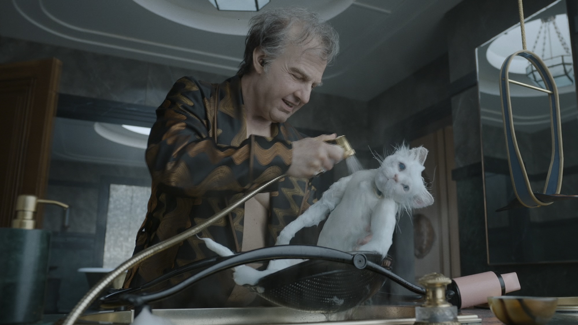 Tom Cruise giving a white cat a bath in Digger